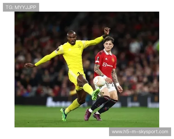 纽卡斯尔联左路推进强度陡升快速迫近禁区核心